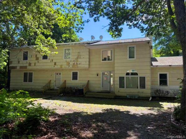 8 Hidden Path, Quogue NY 11959