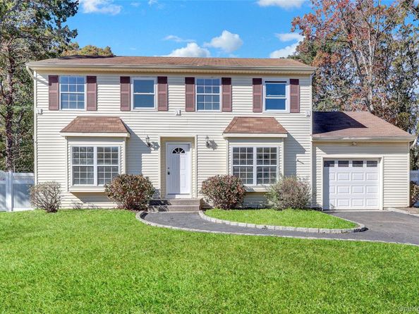 20 Gabon Lane, Coram NY 11727
