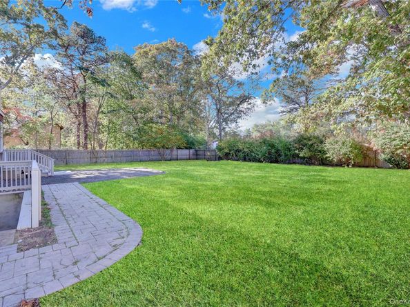 20 Gabon Lane, Coram NY 11727