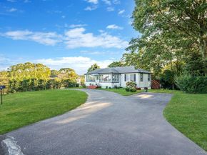 3 Fort Hill Road, Hampton Bays NY 11946