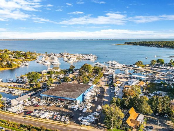 3 Fort Hill Road, Hampton Bays NY 11946