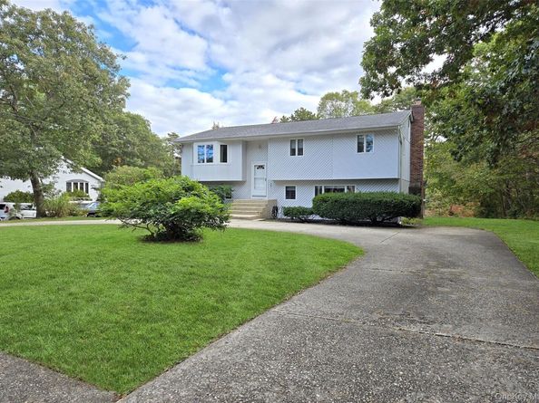 50 Hawthorne Street, Selden NY 11784