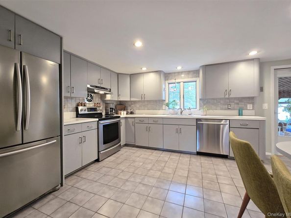 50 Hawthorne Street, Selden NY 11784