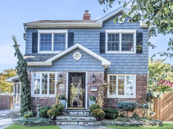 2186 McClellan Street, East Meadow NY 11554
