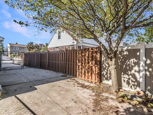 2186 McClellan Street, East Meadow NY 11554
