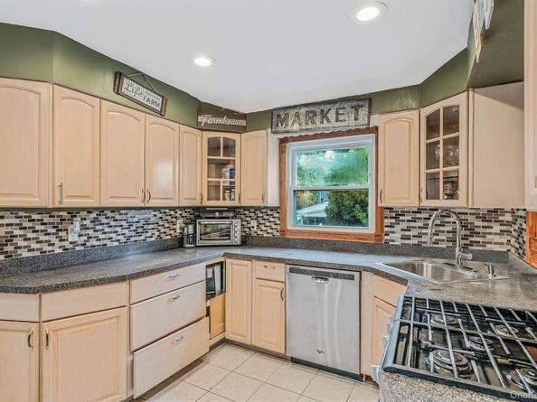 197 E 2nd Street, Deer Park NY 11729
