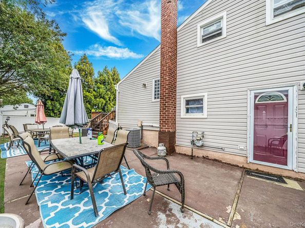 197 E 2nd Street, Deer Park NY 11729