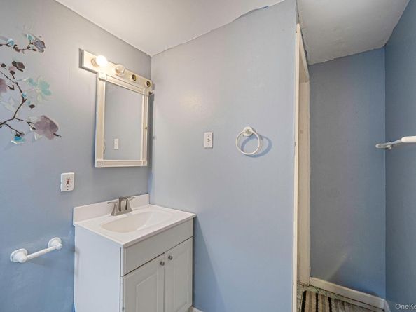 197 E 2nd Street, Deer Park NY 11729