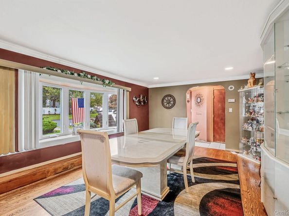 197 E 2nd Street, Deer Park NY 11729
