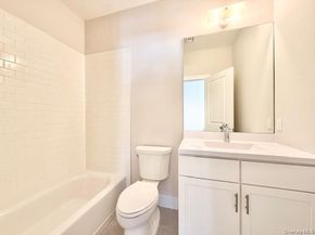 40 St George Drive, Shirley NY 11967