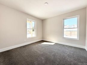 40 St George Drive, Shirley NY 11967