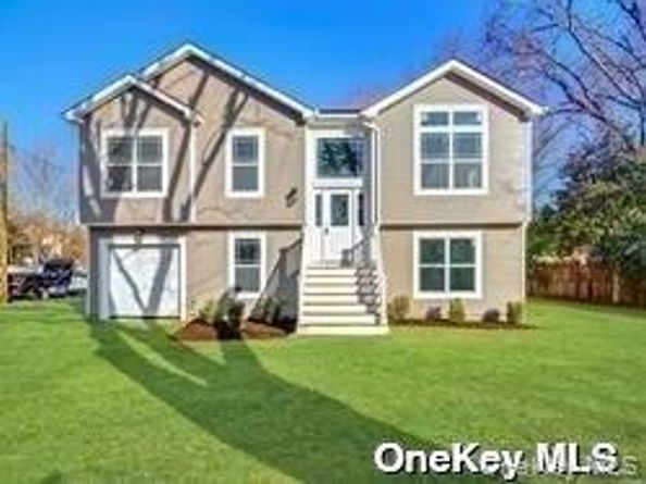 40 St George Drive, Shirley NY 11967