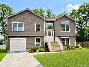 40 St George Drive, Shirley NY 11967