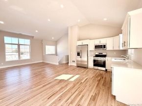 40 St George Drive, Shirley NY 11967