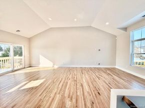 40 St George Drive, Shirley NY 11967