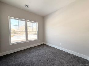 40 St George Drive, Shirley NY 11967