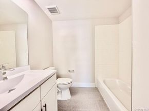 40 St George Drive, Shirley NY 11967