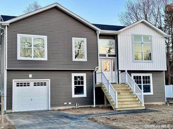 40 St George Drive, Shirley NY 11967