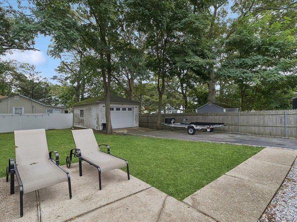 7 Pinetree Drive, Shirley NY 11967