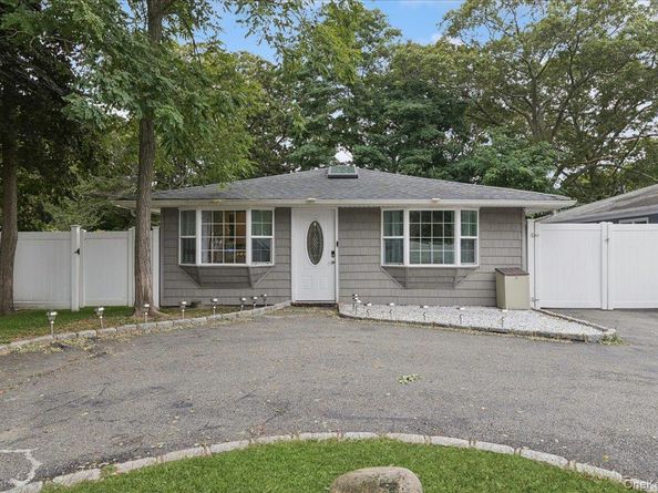 7 Pinetree Drive, Shirley NY 11967