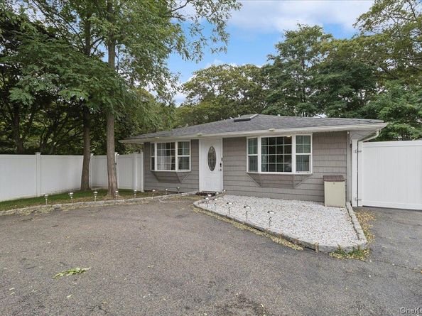 7 Pinetree Drive, Shirley NY 11967