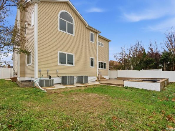 3328 Woodward Street, Oceanside NY 11572