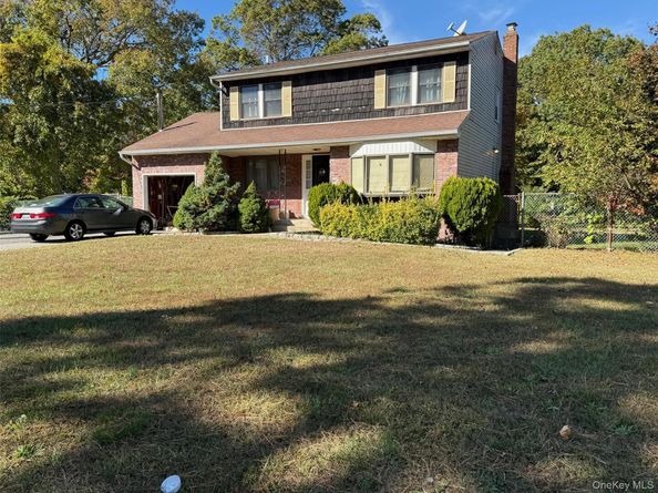 71 Banana Street, Central Islip NY 11722