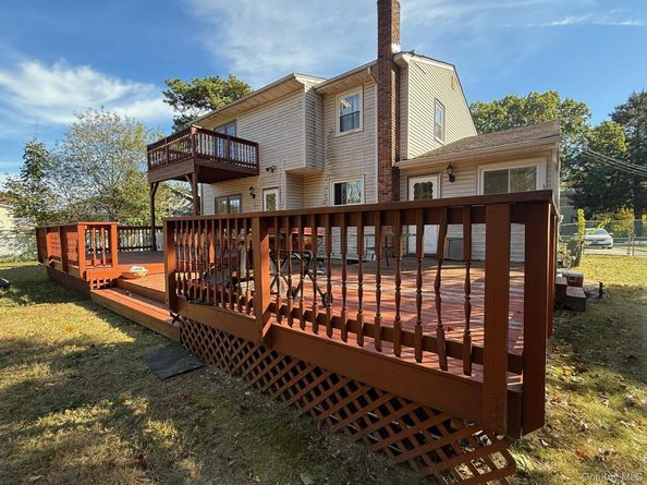 71 Banana Street, Central Islip NY 11722