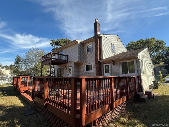 71 Banana Street, Central Islip NY 11722