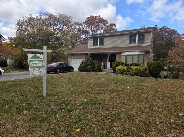 71 Banana Street, Central Islip NY 11722