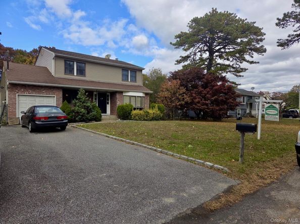 71 Banana Street, Central Islip NY 11722