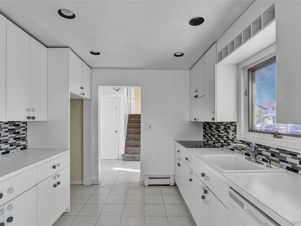 25 Park Circle, Cedarhurst NY 11516