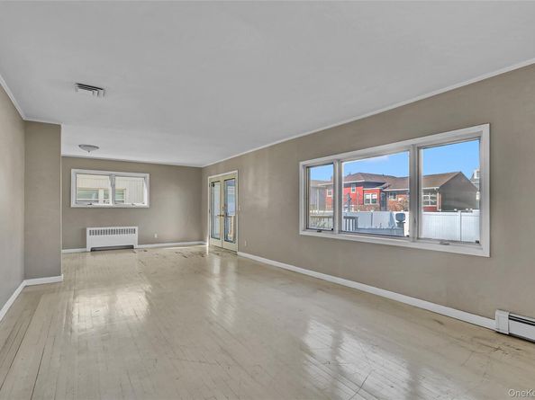 25 Park Circle, Cedarhurst NY 11516