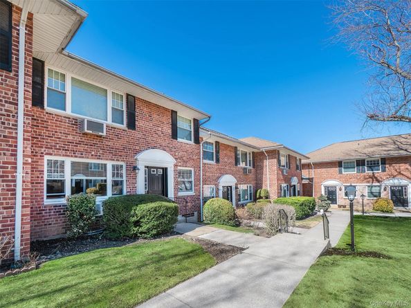 22 Madison Park L, Port Washington NY 11050