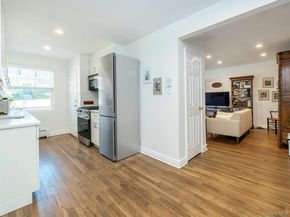 22 Madison Park L, Port Washington NY 11050