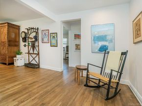 22 Madison Park L, Port Washington NY 11050