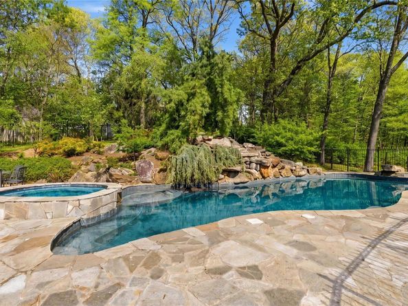 33 Greenbriar Drive, Chappaqua NY 10514