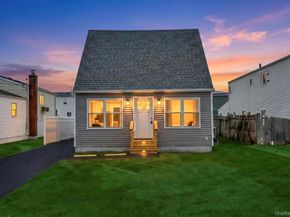 52 Halycon Road, Lindenhurst NY 11757