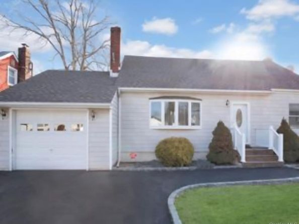 10 Bainbridge Avenue, Melville NY 11747
