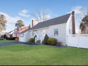 10 Bainbridge Avenue, Melville NY 11747