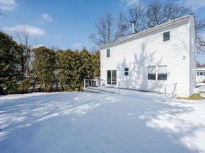 4 Lawrence Place, Pelham NY 10803