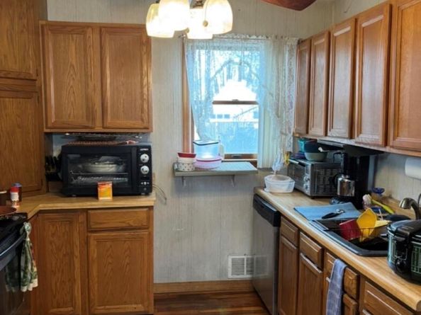 33 Lakewood Avenue, Ronkonkoma NY 11779