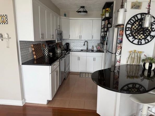 10-24 166th Street 7C, Beechhurst NY 11357