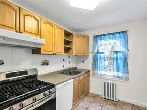 3 Edwards Street 1 G, Roslyn Heights NY 11577