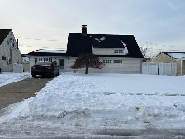 12 Wisteria Lane, Wantagh NY 11793