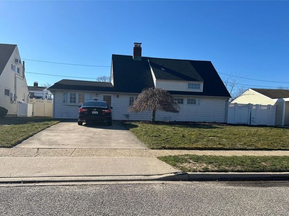 12 Wisteria Lane, Wantagh NY 11793