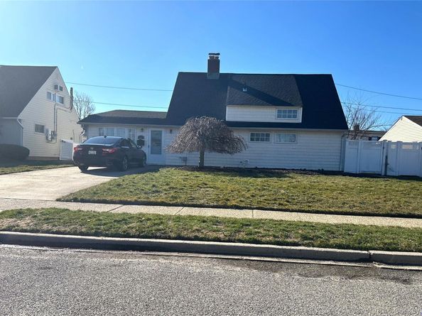 12 Wisteria Lane, Wantagh NY 11793