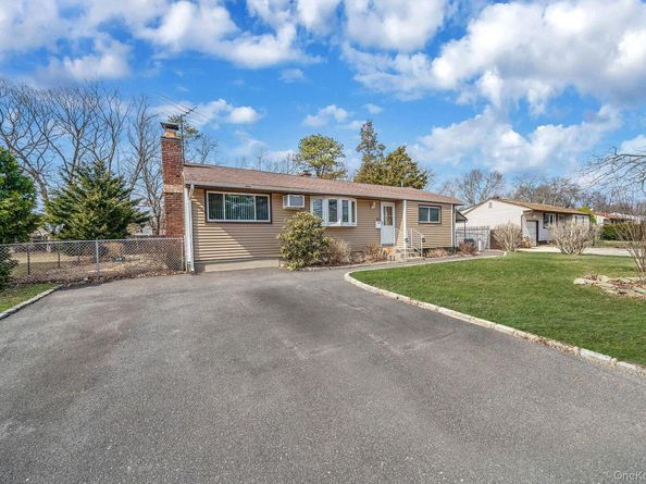 156 Gibbs Road, Central Islip NY 11722