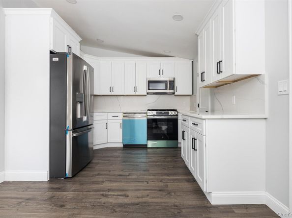 76 Samuel Street, Ronkonkoma NY 11779