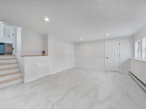 40 Durhamoc Lane, North Babylon NY 11703